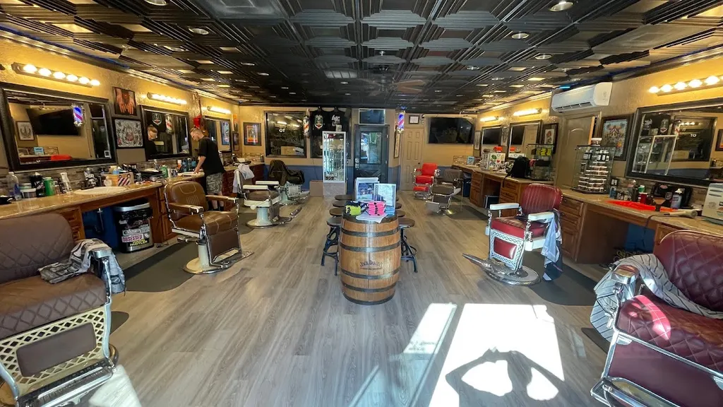 Lucky's Barbershop & Mens Club — Barber shop in Folsom